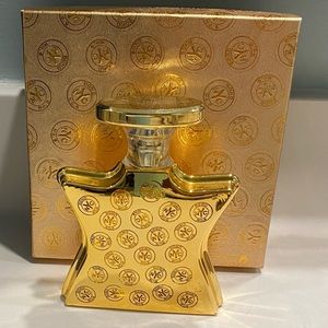 Bond No.9 New York
Bond No. 9 Signature Perfume - 3.3oz